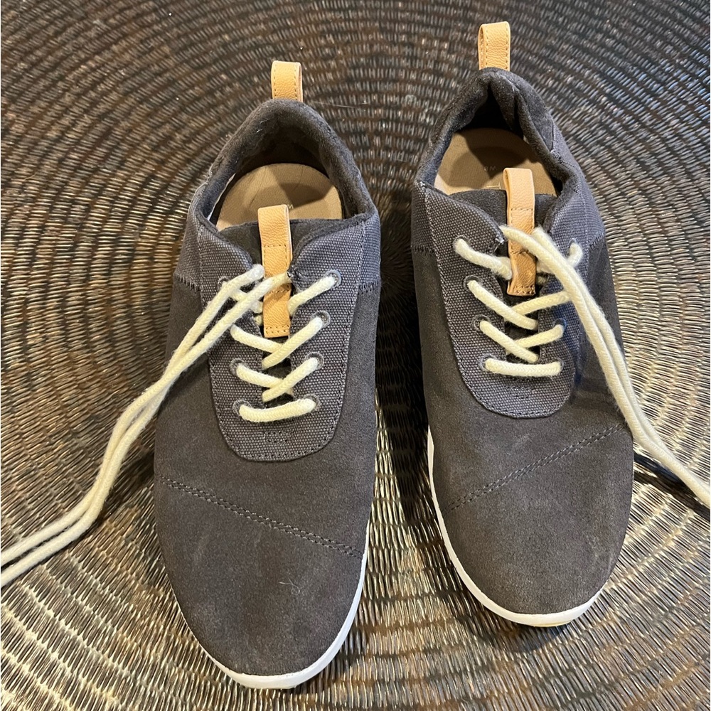 Tom’s Cabrillo Canvas Lace Up Sneakers